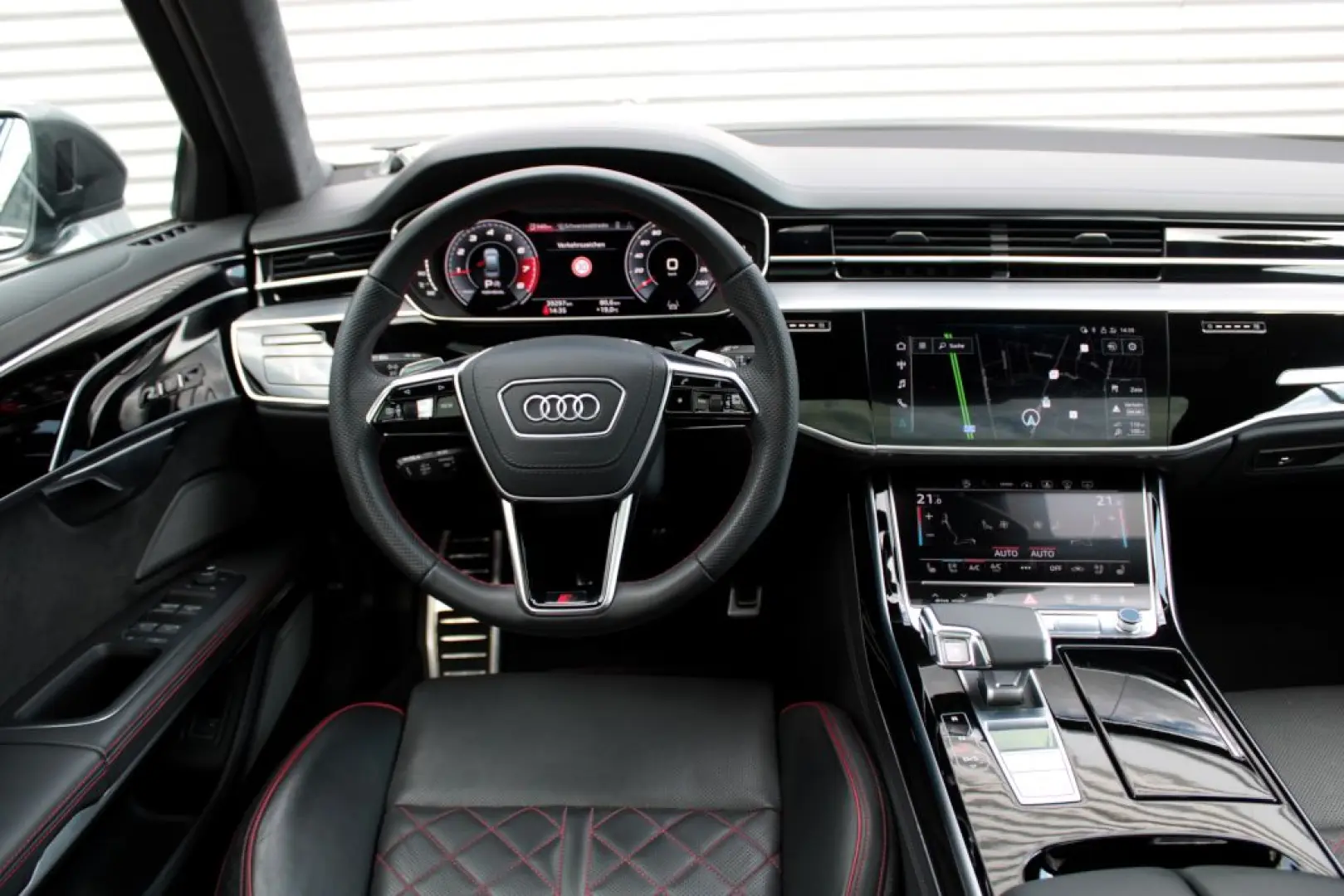 S8 4.0TFSI UPE194 EXCLUSIVE TV LM21 STHZ