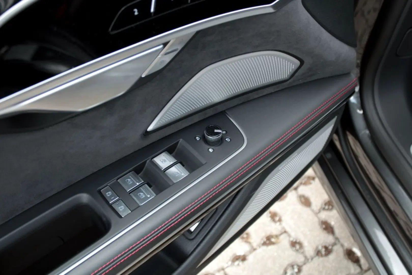 S8 4.0TFSI UPE194 EXCLUSIVE TV LM21 STHZ
