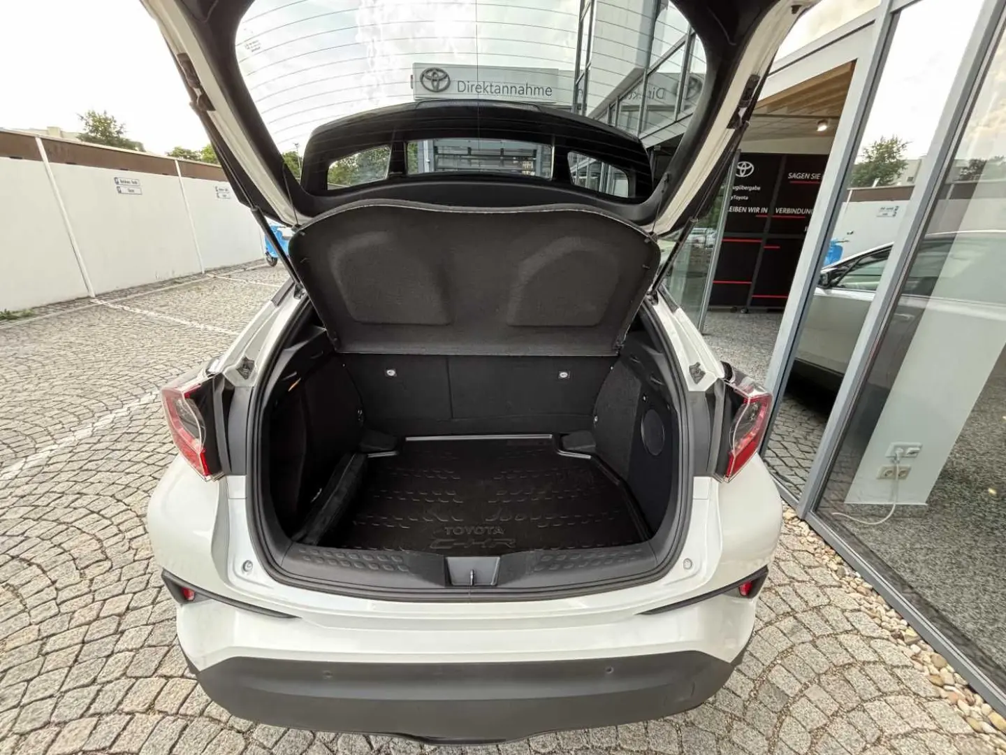 C-HR 1,8 l Hybrid Style Selection - JBL Soundsys