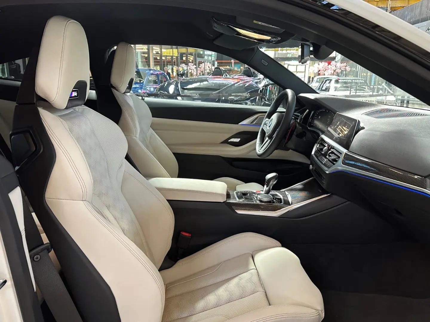 M4 Coupe xDrive Competition/FROZEN WHITE/1. HAND