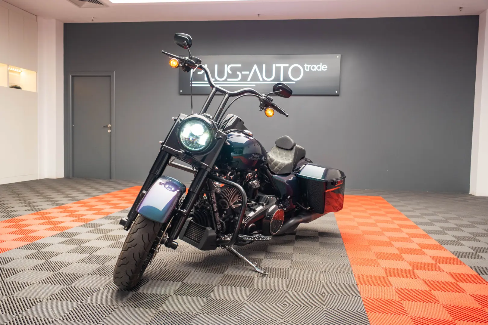 HARLEY DAVIDSON