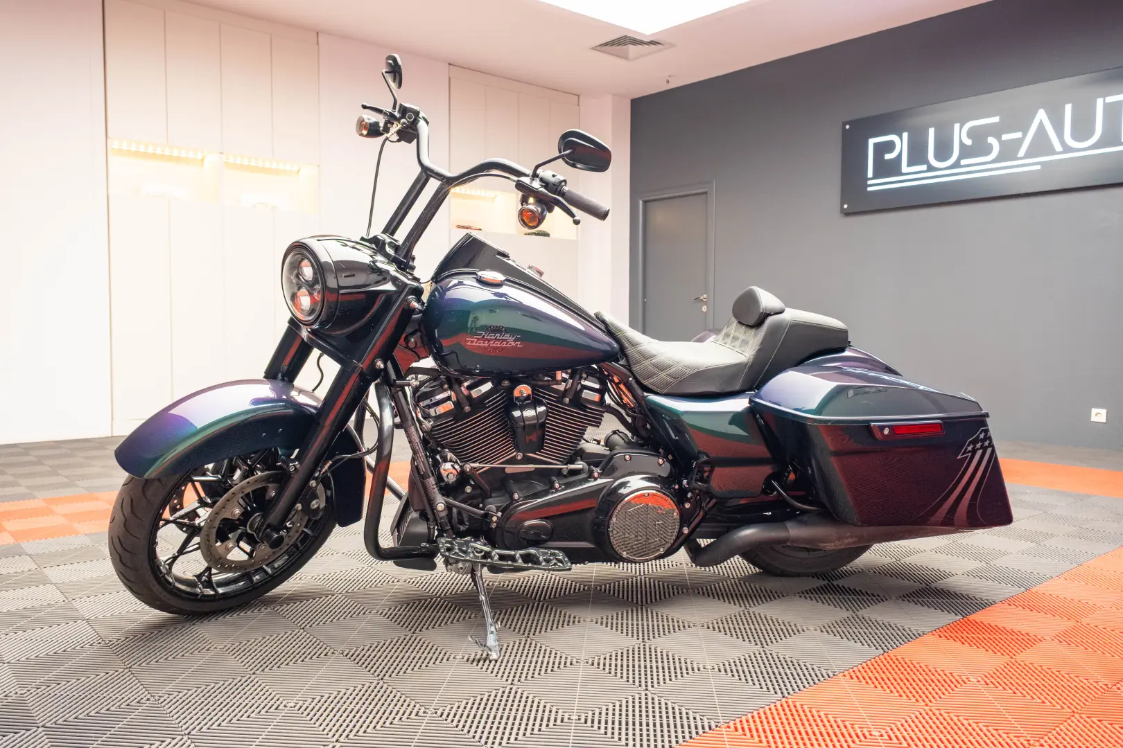 HARLEY DAVIDSON