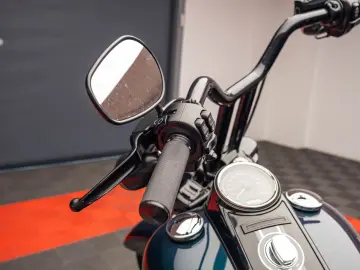 HARLEY DAVIDSON