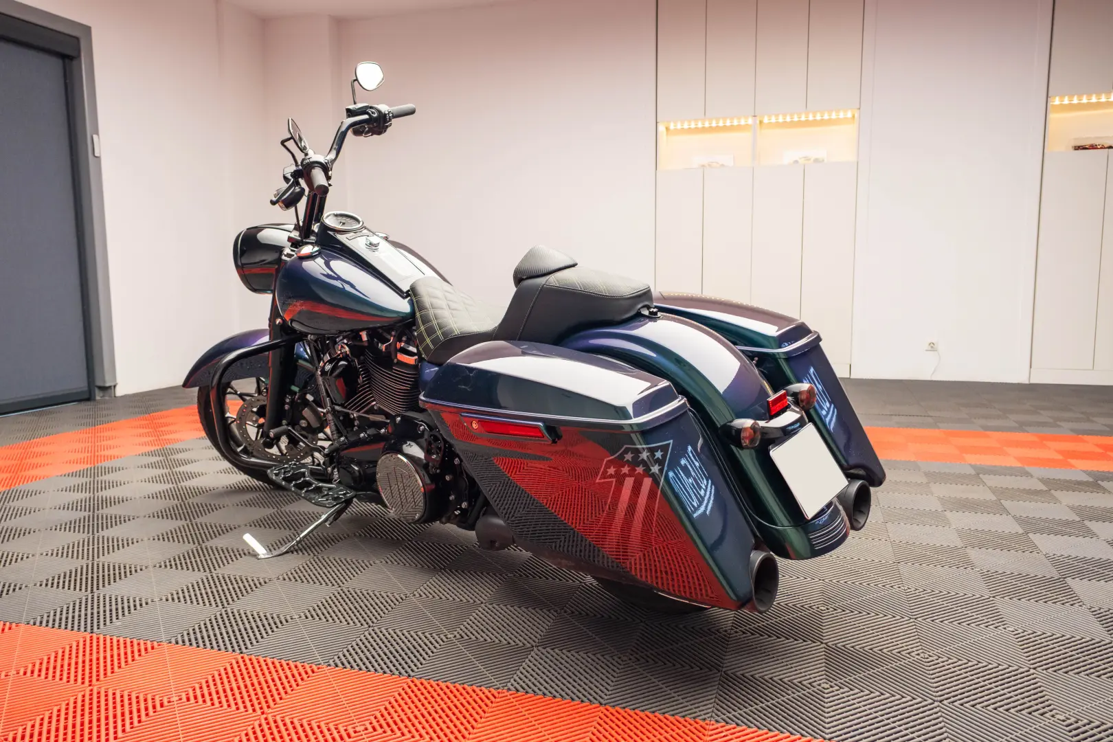 HARLEY DAVIDSON