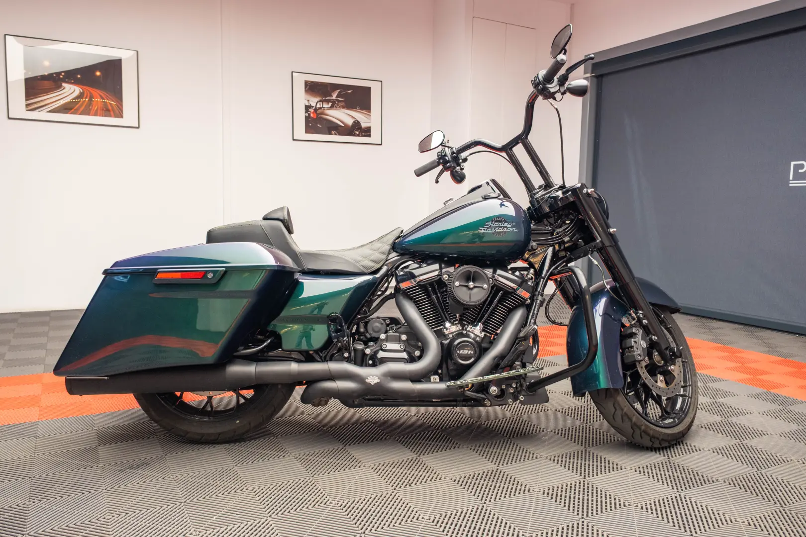 HARLEY DAVIDSON