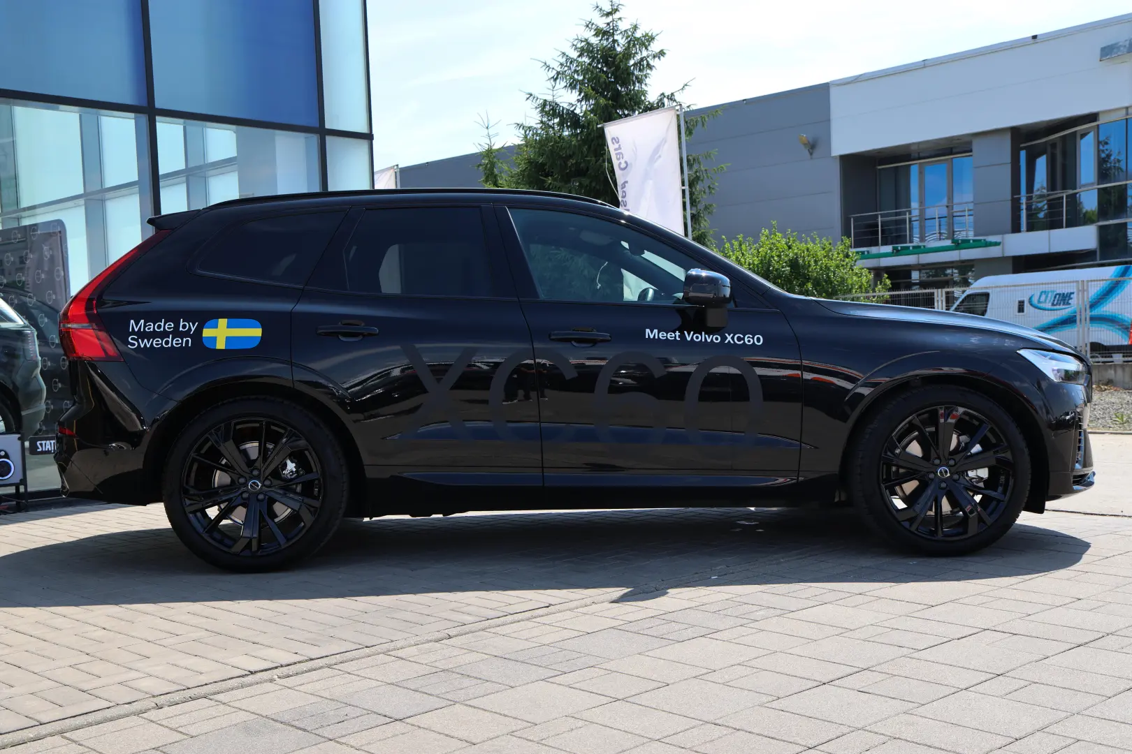 XC60 Ultra Black Edition T8 AT8 eAWD