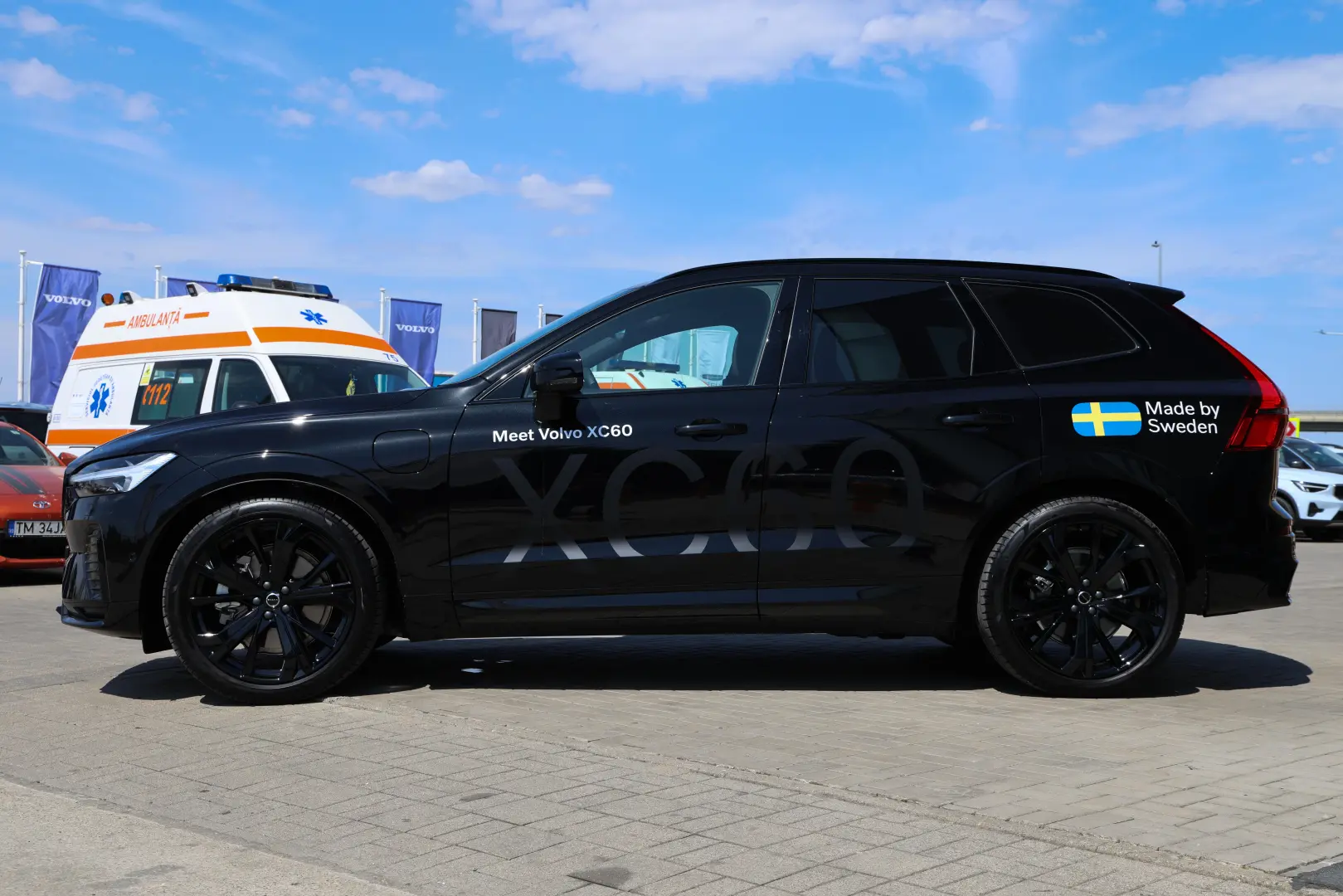 XC60 Ultra Black Edition T8 AT8 eAWD