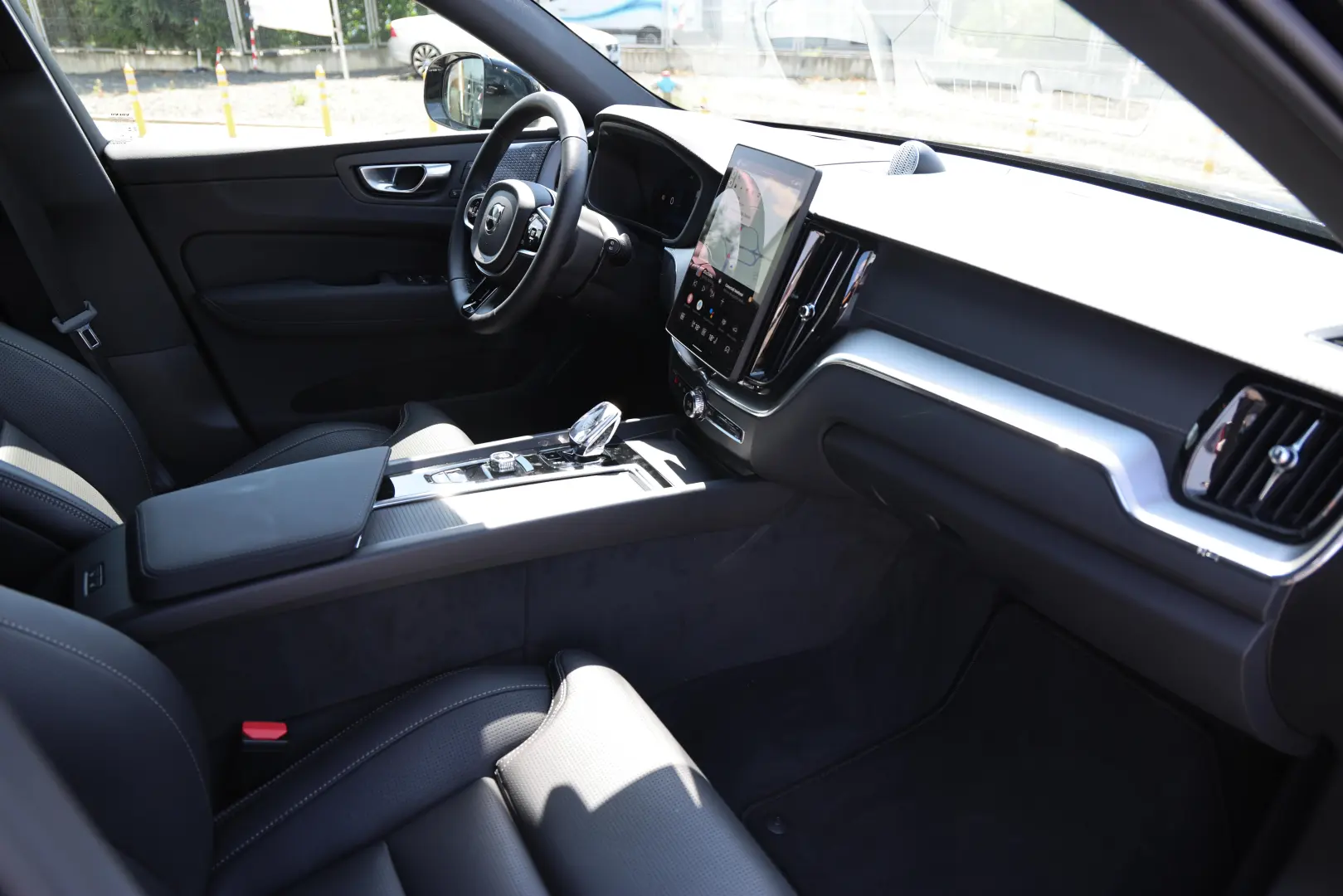 XC60 Ultra Black Edition T8 AT8 eAWD