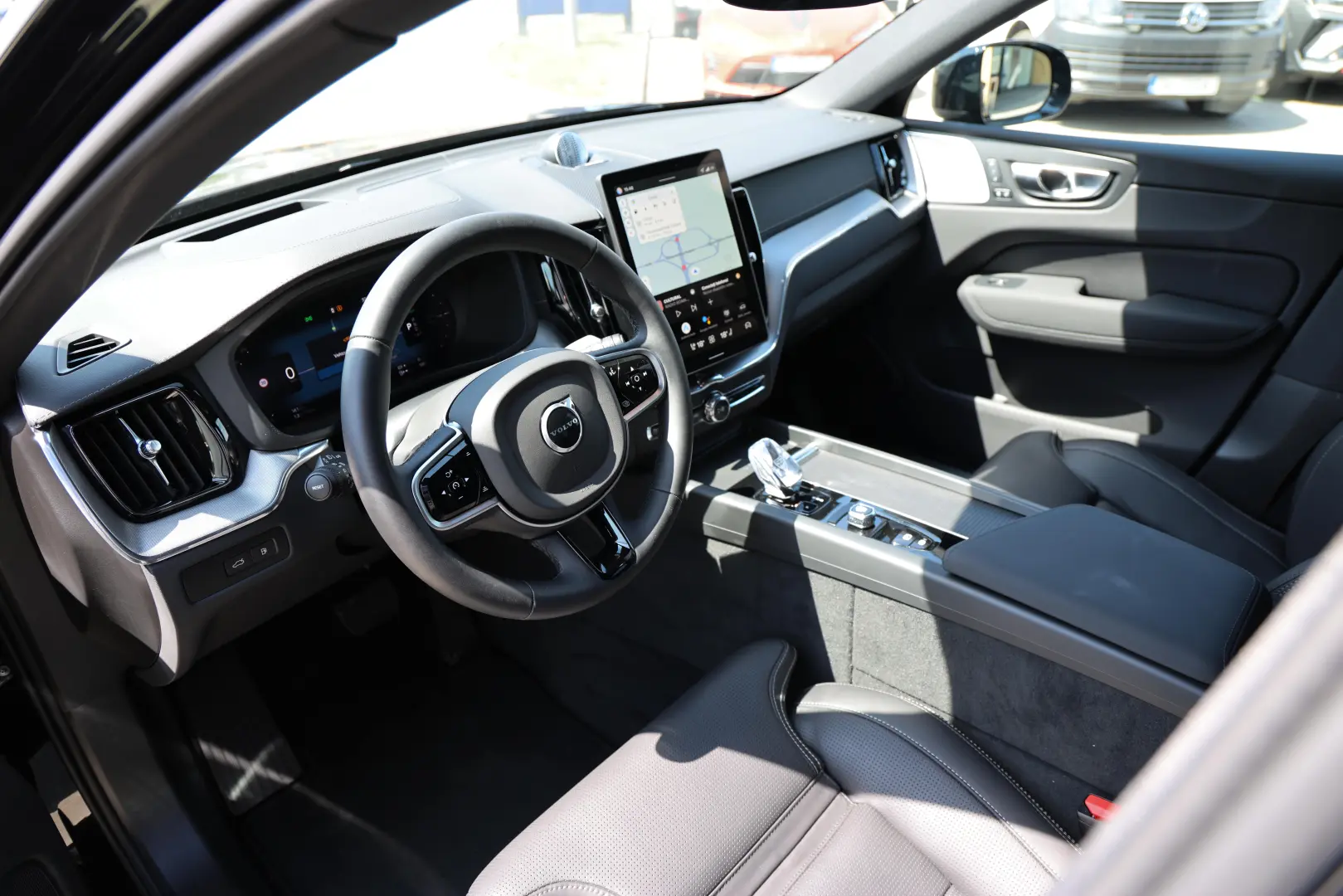 XC60 Ultra Black Edition T8 AT8 eAWD