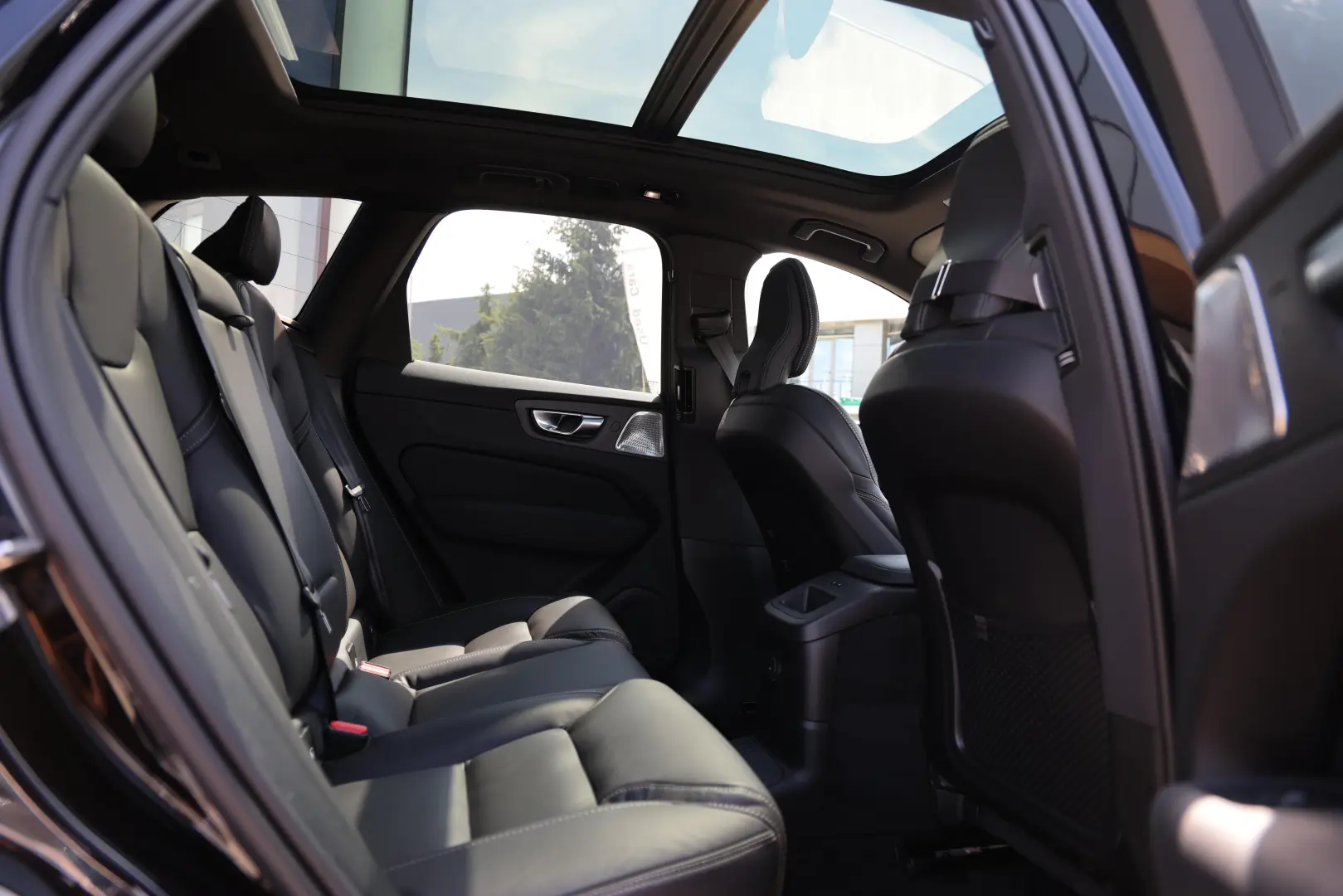 XC60 Ultra Black Edition T8 AT8 eAWD