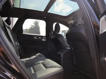 XC60 Ultra Black Edition T8 AT8 eAWD