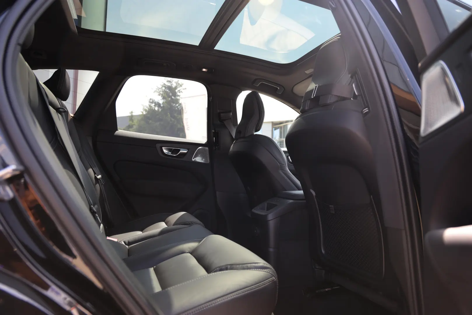 XC60 Ultra Black Edition T8 AT8 eAWD
