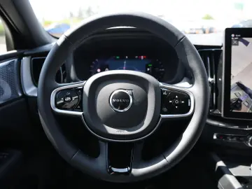 XC60 Ultra Black Edition T8 AT8 eAWD