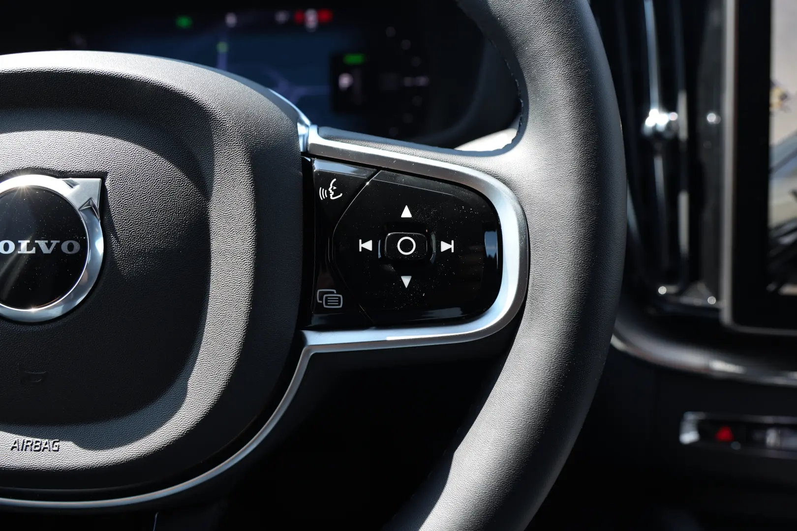 XC60 Ultra Black Edition T8 AT8 eAWD