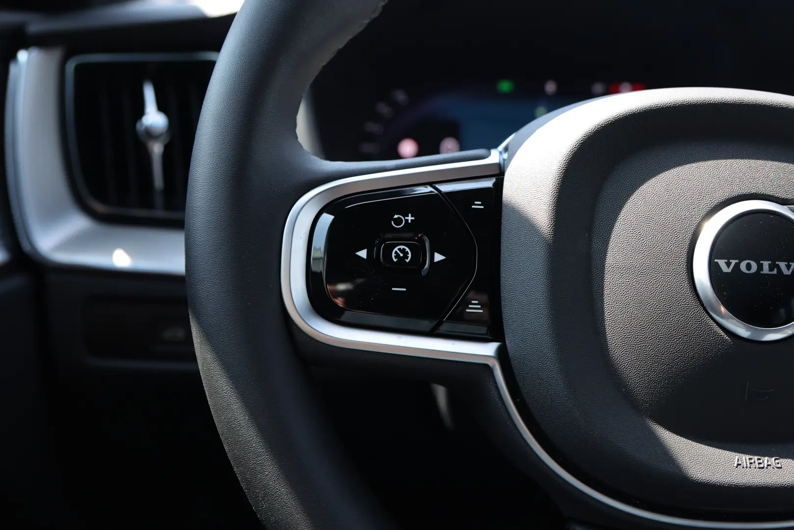 XC60 Ultra Black Edition T8 AT8 eAWD