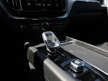 XC60 Ultra Black Edition T8 AT8 eAWD