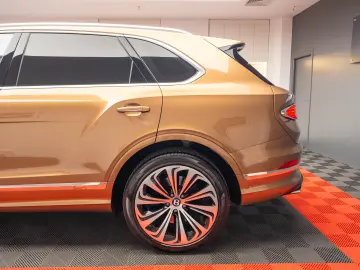 2024 Bentley Bentayga Azure V8