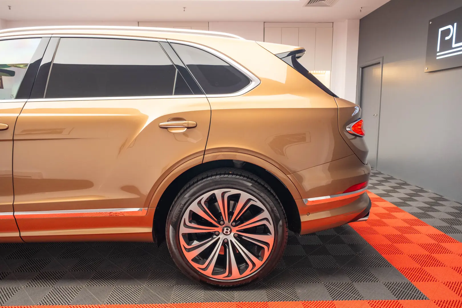 2024 Bentley Bentayga Azure V8