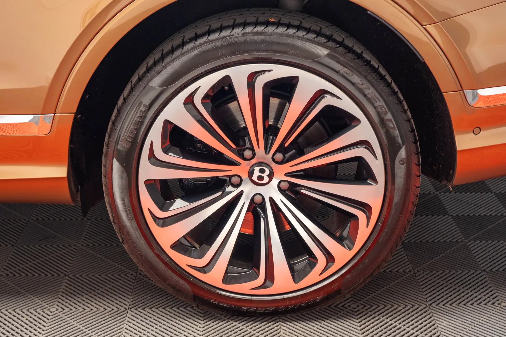2024 Bentley Bentayga Azure V8