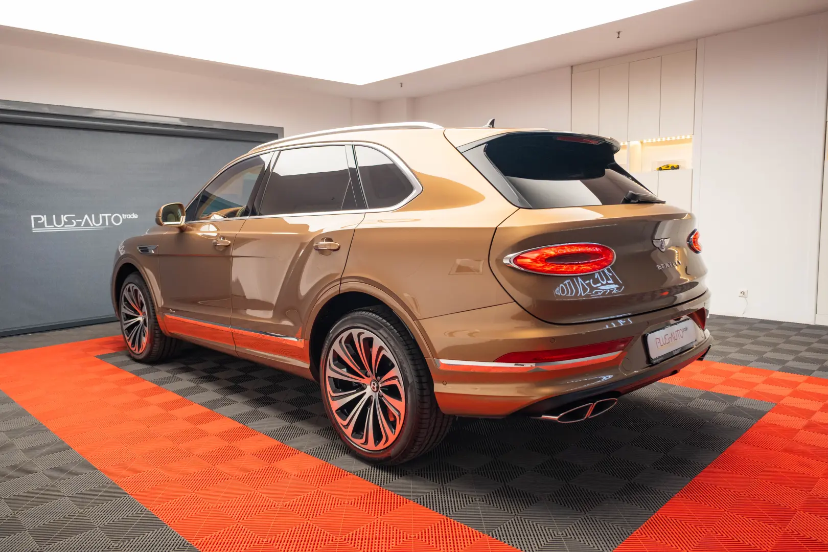 2024 Bentley Bentayga Azure V8