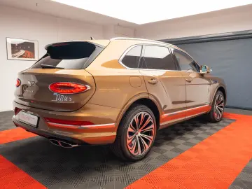 2024 Bentley Bentayga Azure V8