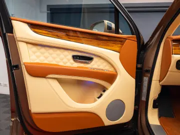 2024 Bentley Bentayga Azure V8