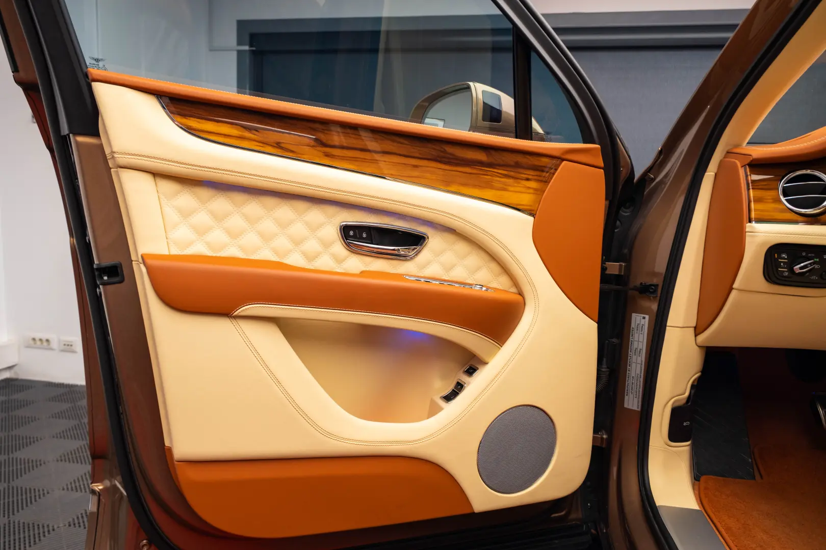 2024 Bentley Bentayga Azure V8