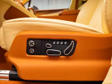 2024 Bentley Bentayga Azure V8
