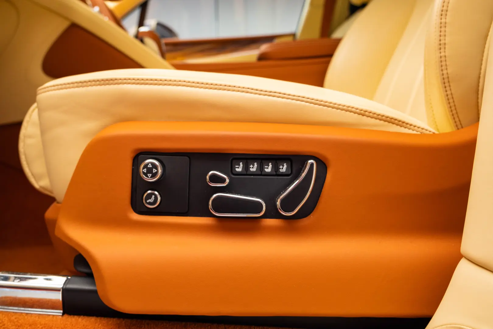 2024 Bentley Bentayga Azure V8