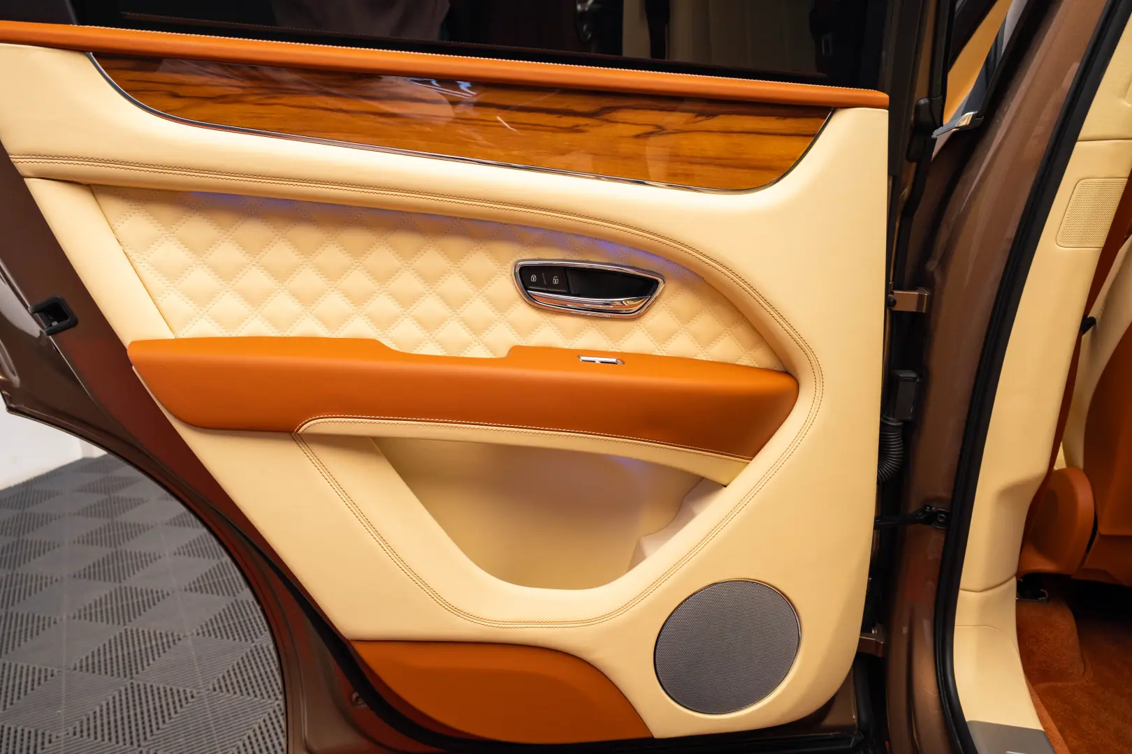 2024 Bentley Bentayga Azure V8