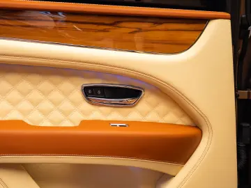 2024 Bentley Bentayga Azure V8