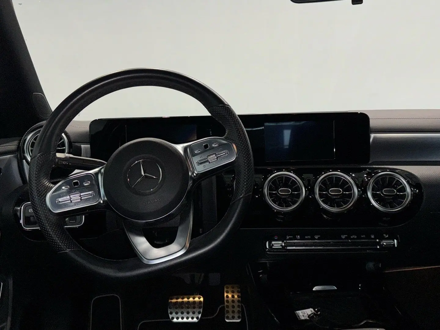 MERCEDES BENZ CLA250e AMG Night Kamera LEASING