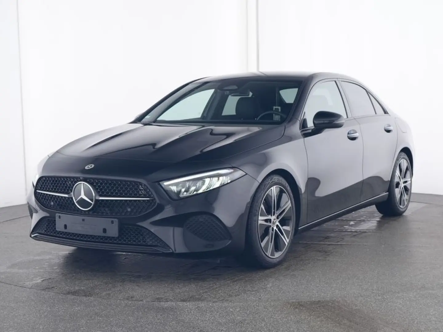 MERCEDES BENZ A180 Limousine Progressive Night+LEASING