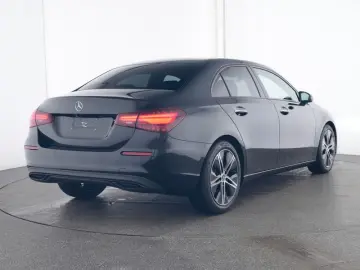 MERCEDES BENZ A180 Limousine Progressive Night+LEASING