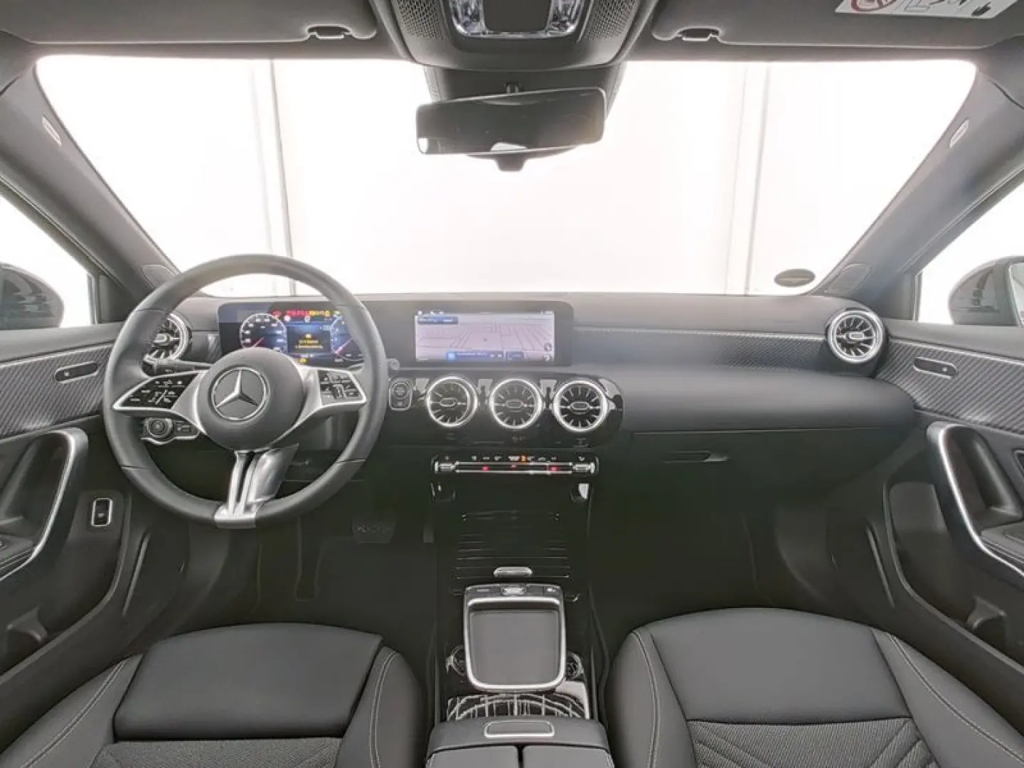 MERCEDES BENZ A180 Limousine Progressive Night+LEASING