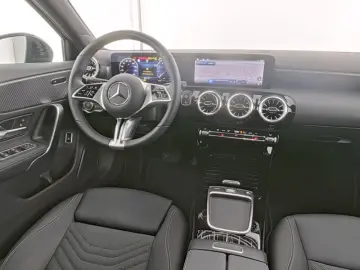 MERCEDES BENZ A180 Limousine Progressive Night+LEASING