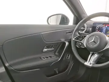 MERCEDES BENZ A180 Limousine Progressive Night+LEASING