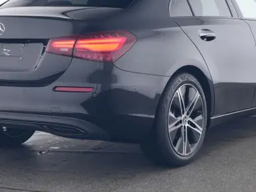 MERCEDES BENZ A180 Limousine Progressive Night+LEASING