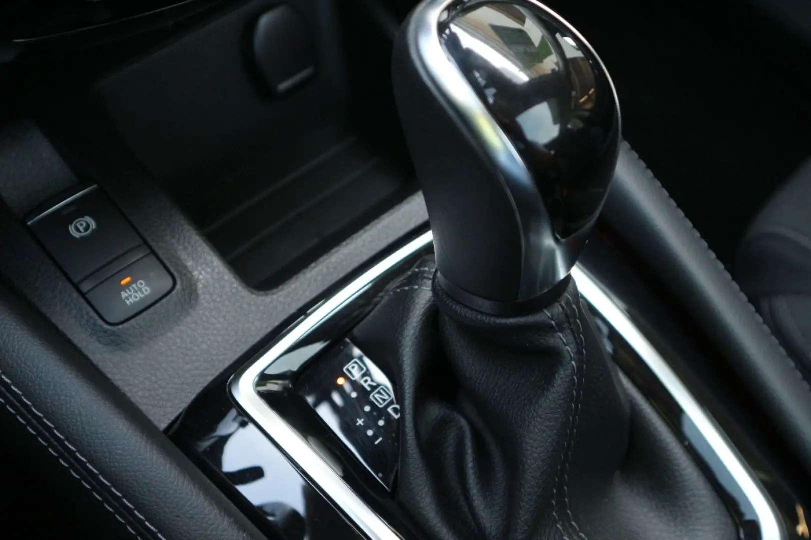 NISSAN Qashqai 1.3 DIG-T DCT Navi Pano LEASING