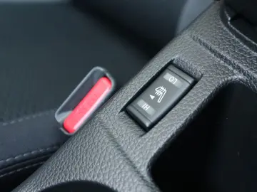 NISSAN Qashqai 1.3 DIG-T DCT Navi Pano LEASING