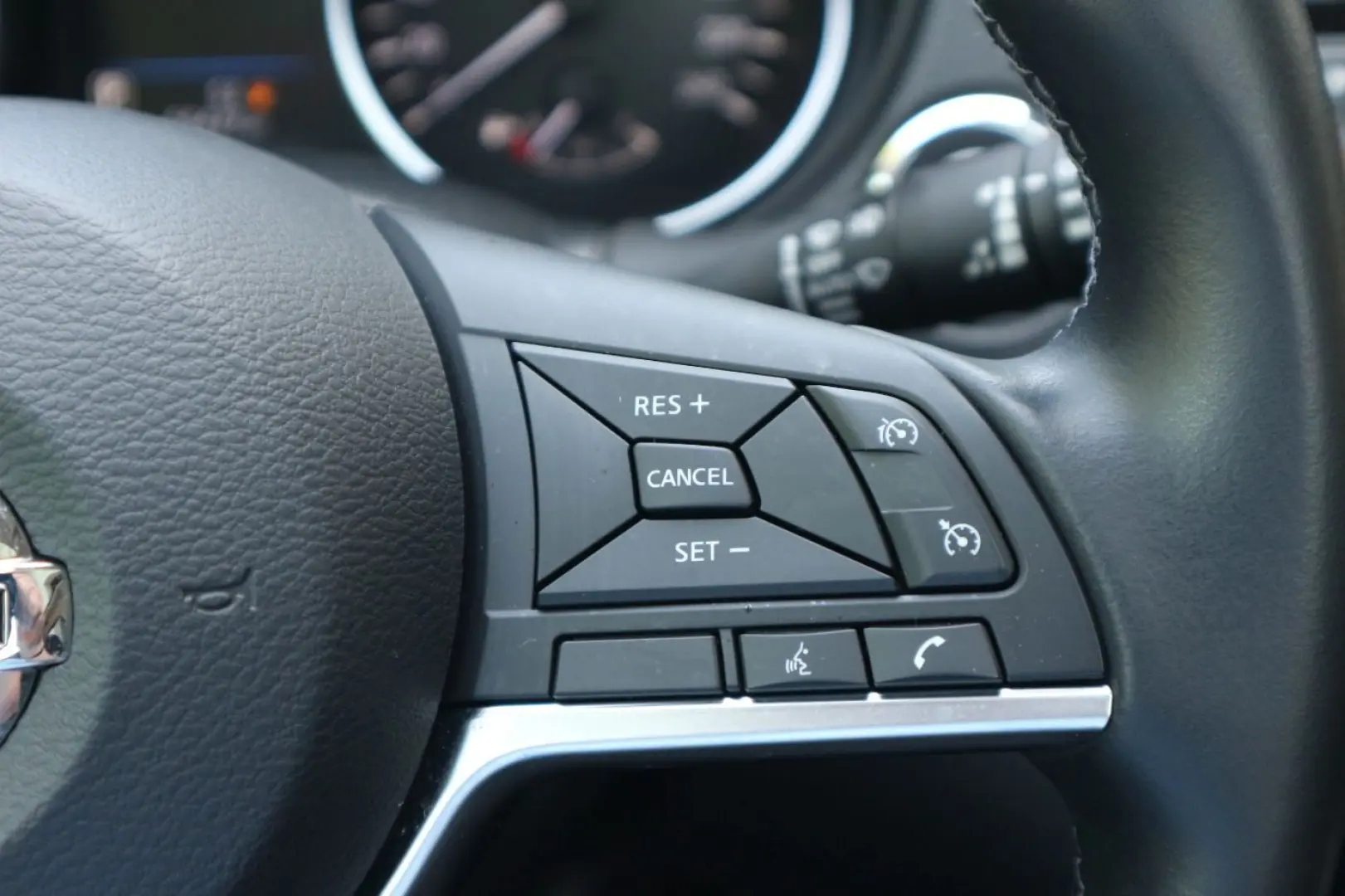NISSAN Qashqai 1.3 DIG-T DCT Navi Pano LEASING