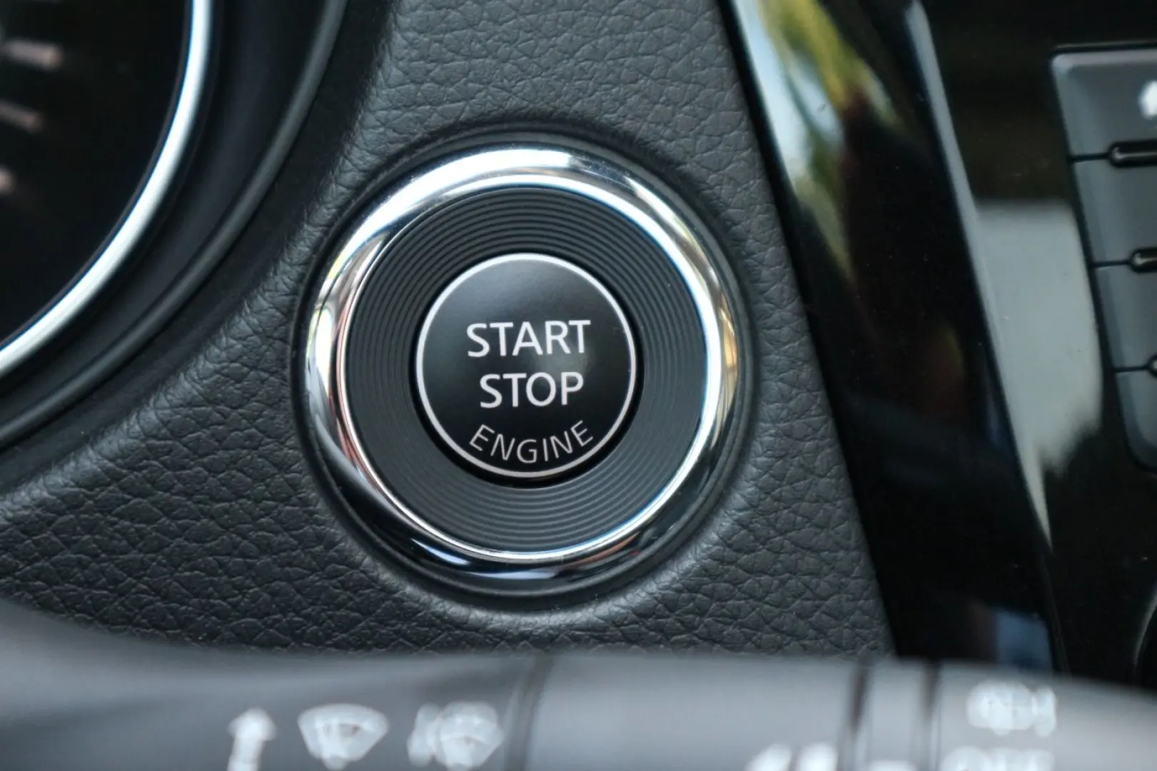 NISSAN Qashqai 1.3 DIG-T DCT Navi Pano LEASING