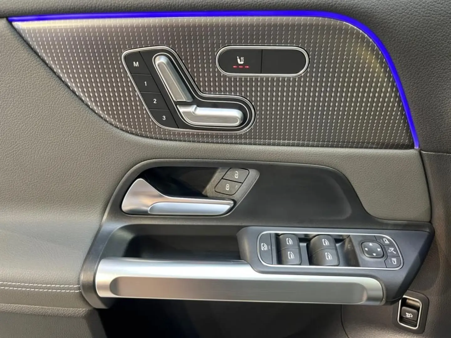 MERCEDES BENZ EQB 350 4matic +Wide+Pano+360+HUD+LEASING