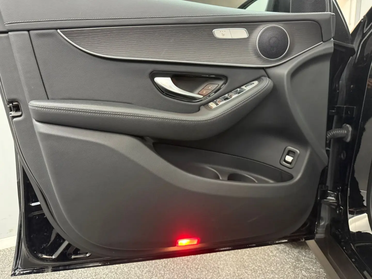 MERCEDES BENZ GLC 200d 4M Night*PANO*DISTR+*LEASING