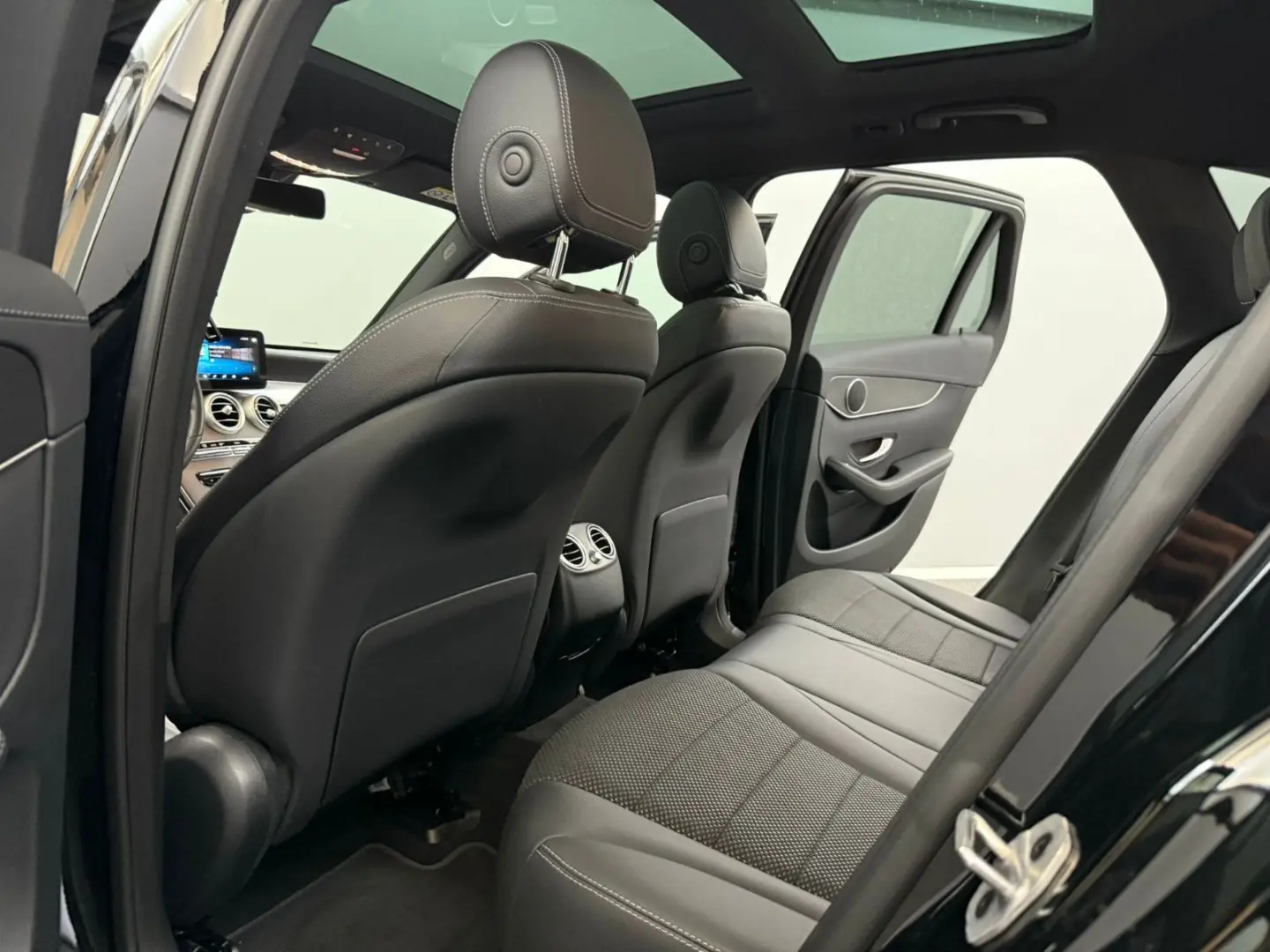 MERCEDES BENZ GLC 200d 4M Night*PANO*DISTR+*LEASING