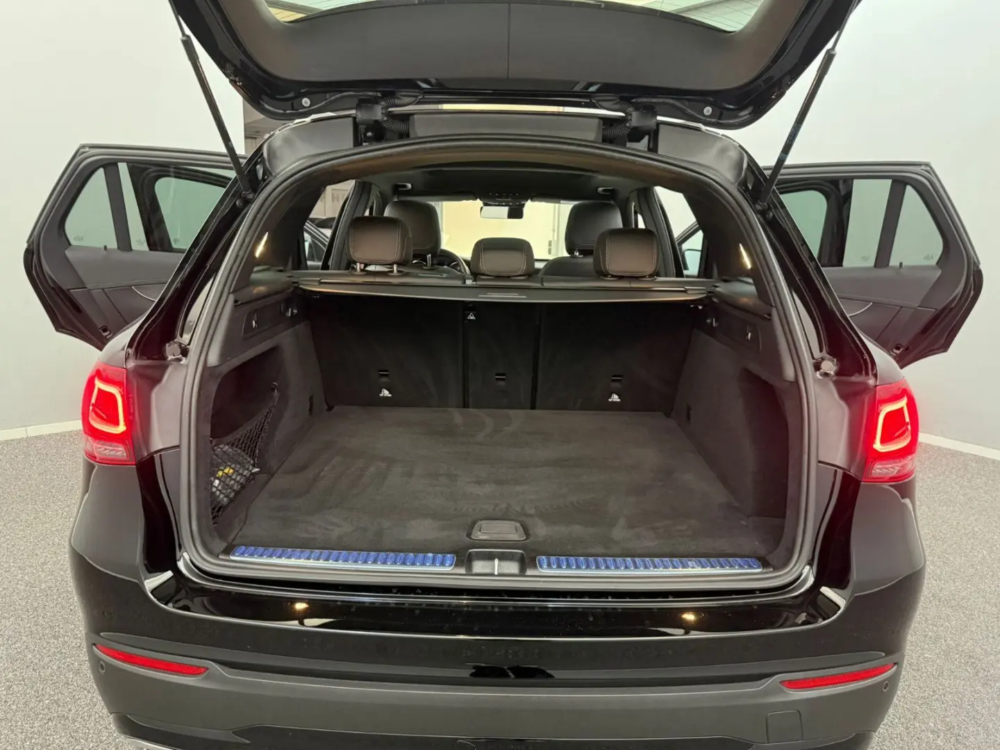 MERCEDES BENZ GLC 200d 4M Night*PANO*DISTR+*LEASING