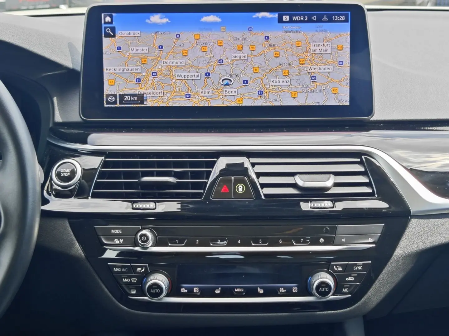 BMW 545 e xDrive HUD ACC Leder LEASING