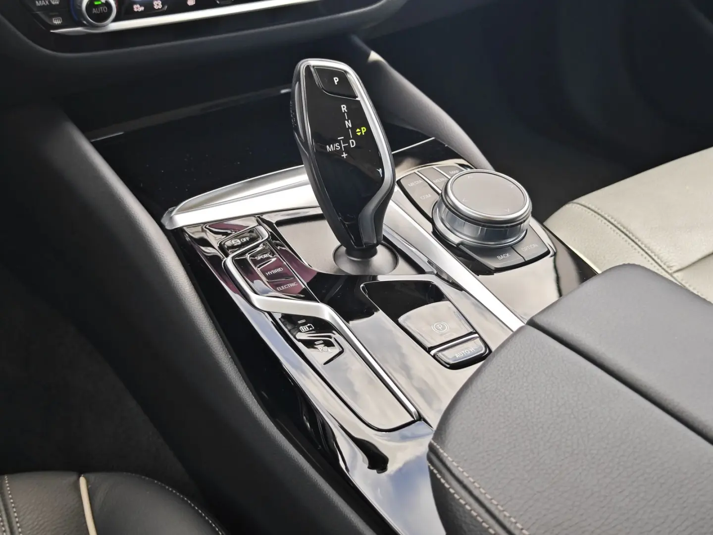 BMW 545 e xDrive HUD ACC Leder LEASING
