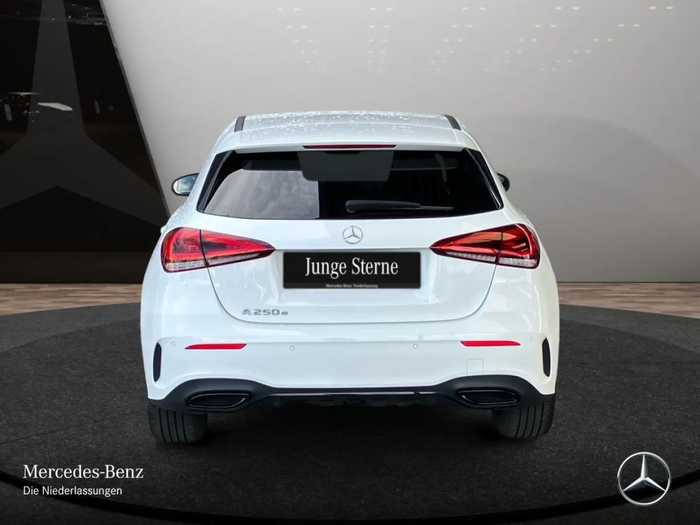 MERCEDES BENZ A250 e AMG/Night/LED/CarPlay/LEASING