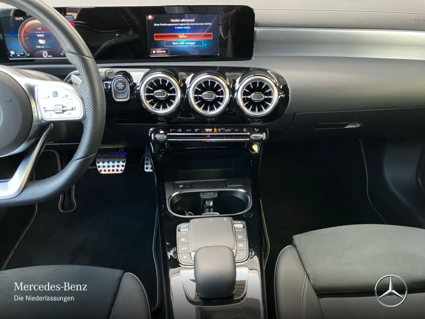 MERCEDES BENZ A250 e AMG/Night/LED/CarPlay/LEASING